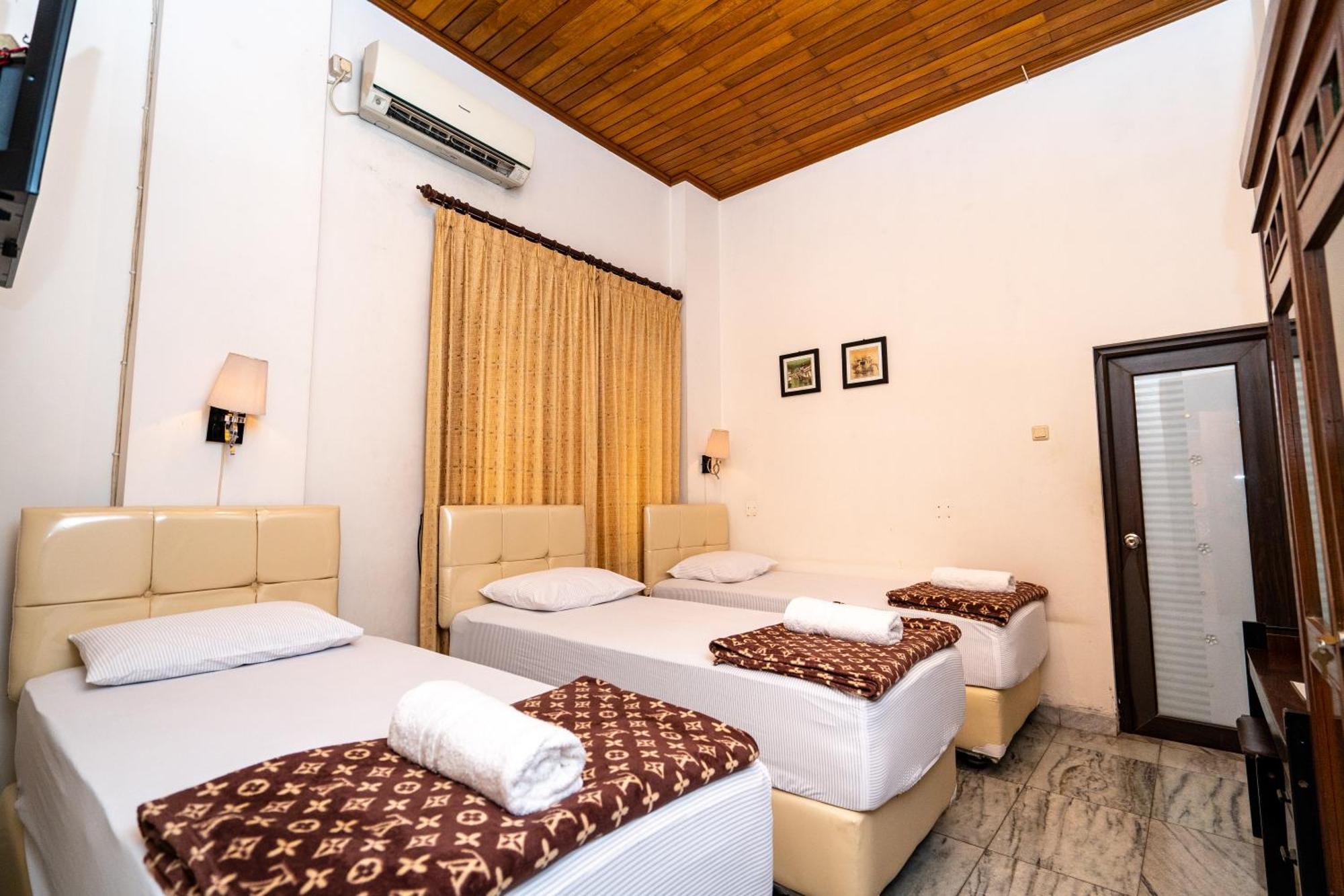 D Ajenk Boutique Guesthouse Yogyakarta Bagian luar foto